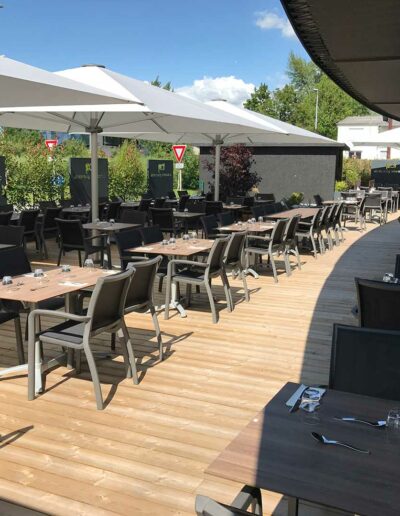 Aménagement terrasse Claustras alu avec découpe laser & bacs de plantation
